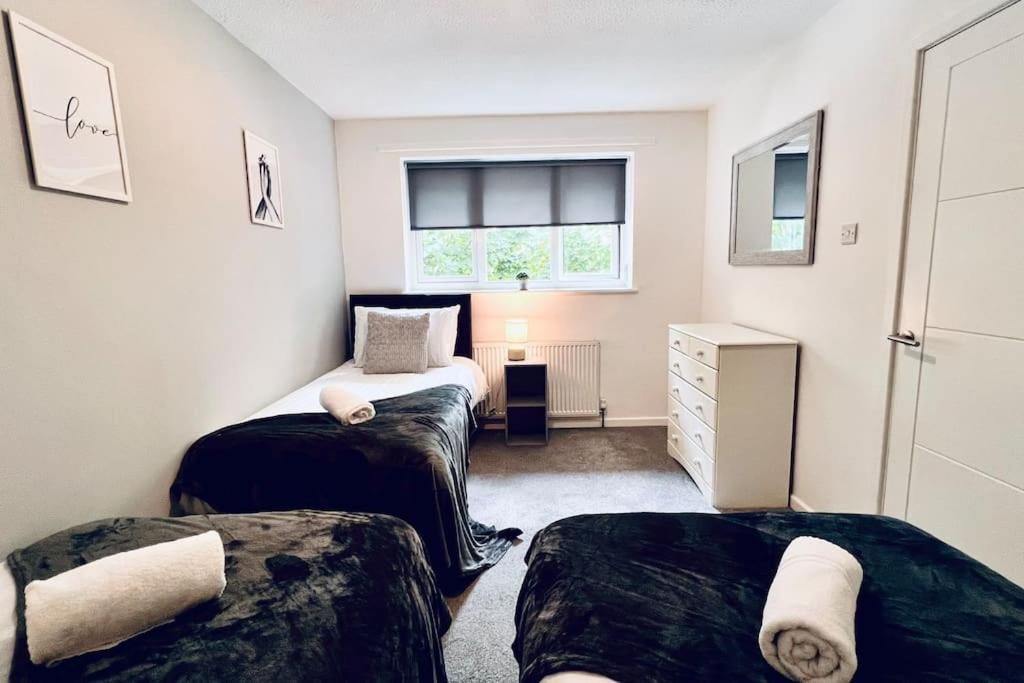 Urban Bliss Stylish Townhouse With Free Parking For A Convenient City Stay Ліверпуль Екстер'єр фото