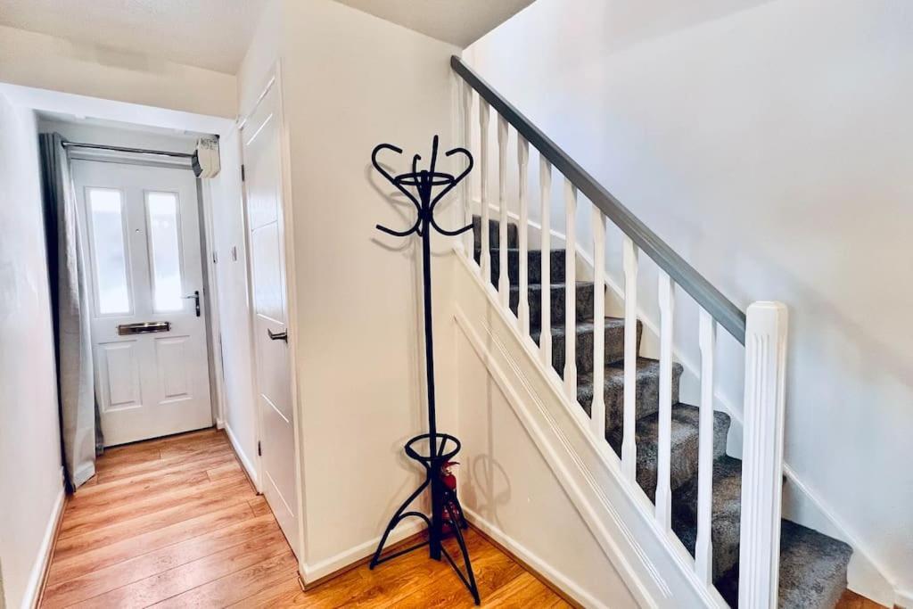 Urban Bliss Stylish Townhouse With Free Parking For A Convenient City Stay Ліверпуль Екстер'єр фото